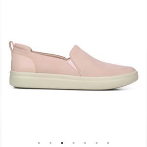 Vionic Penelope nubuck leather slip on sneakers size 7 pale blush